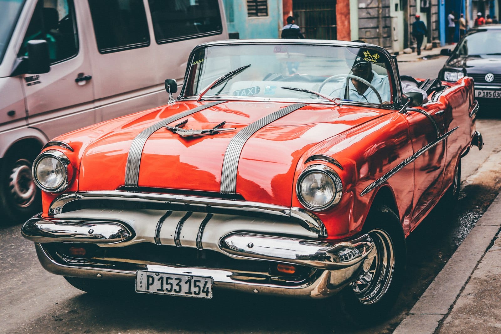 Klassisk veteranbil — orange cabriolet — beregning af registreringsafgift ved import af veterankøretøj til Danmark