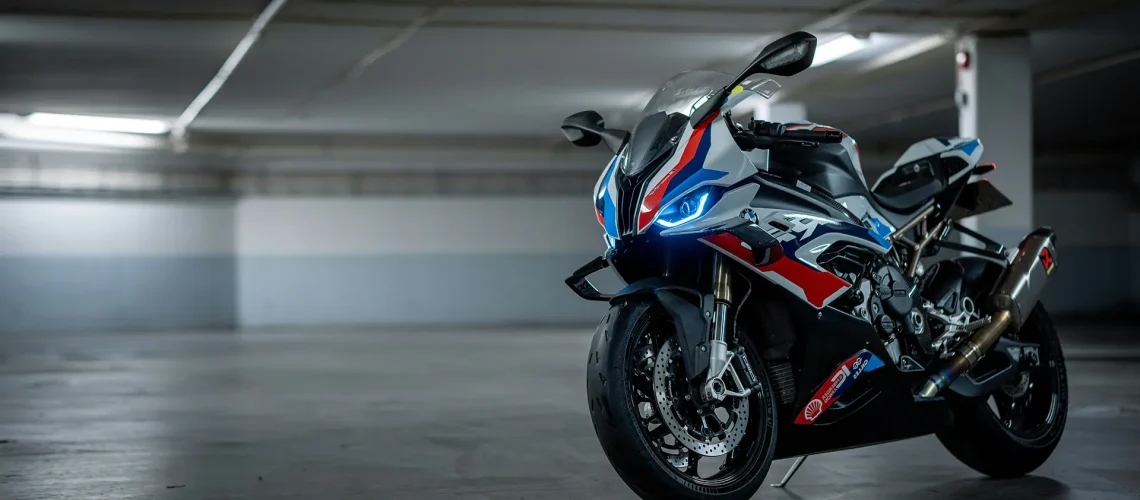 Import af motorcykel fra Tyskland — guide til registreringsafgift og toldsyn