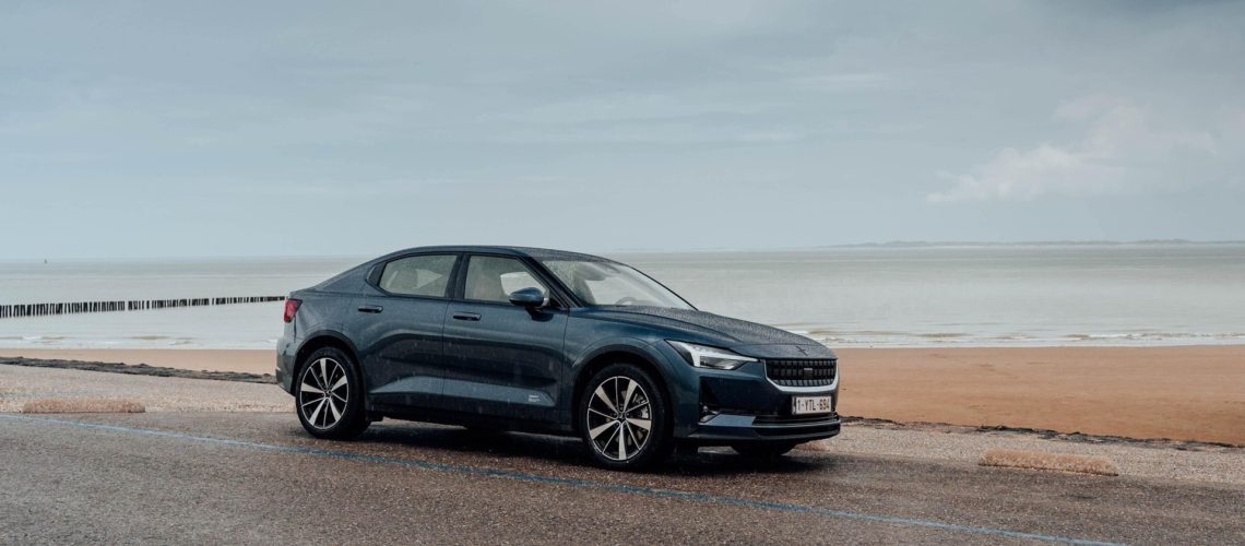 En Polestar 2 har typisk en registreringsafgift på mellem 0 kr. og 24.000 kr., hvis den importeres brugt i 2022.