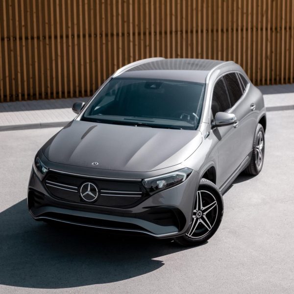 En Mercedes-Benz EQA har typisk en registreringsafgift på mellem 0 kr. og 39.000 kr., hvis den importeres brugt i 2022.