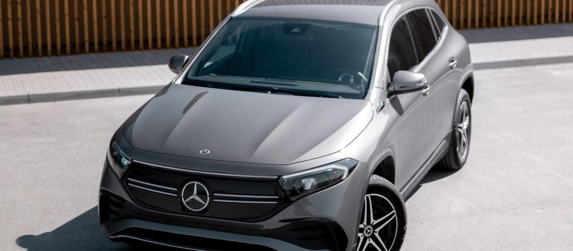 En Mercedes-Benz EQA har typisk en registreringsafgift på mellem 0 kr. og 39.000 kr., hvis den importeres brugt i 2022.