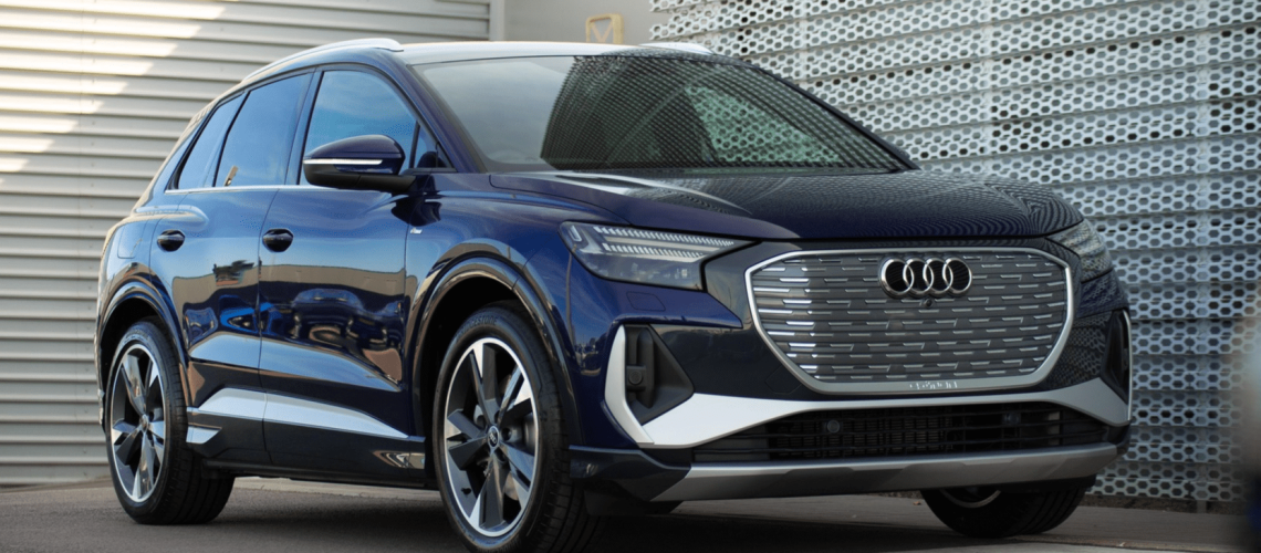 En Audi Q4 e-tron har typisk en registreringsafgift på mellem 0 kr. og 85.000 kr., hvis den importeres brugt i 2022.