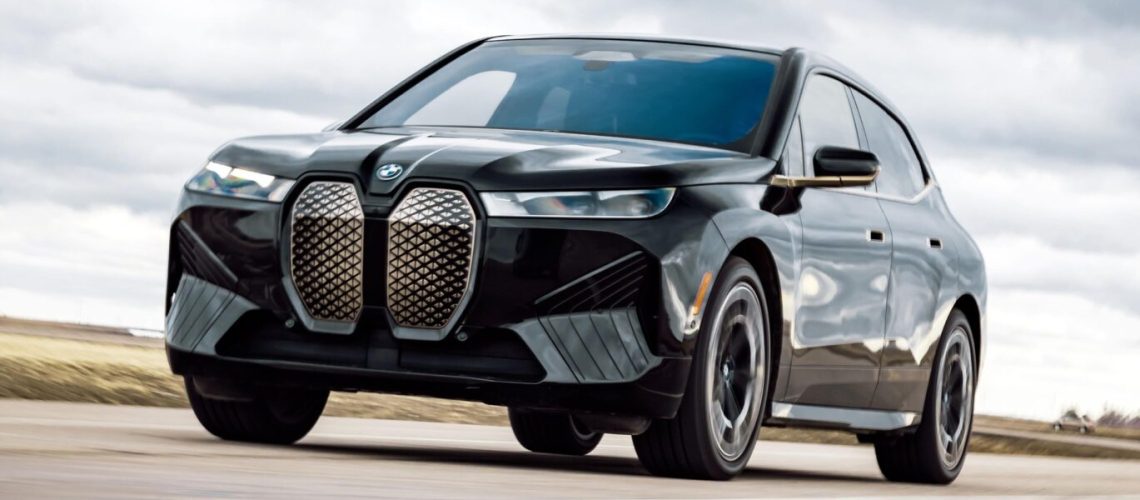 En BMW iX har typisk en registreringsafgift på mellem 97.000 kr. og 333.000 kr., hvis den importeres brugt i 2022.