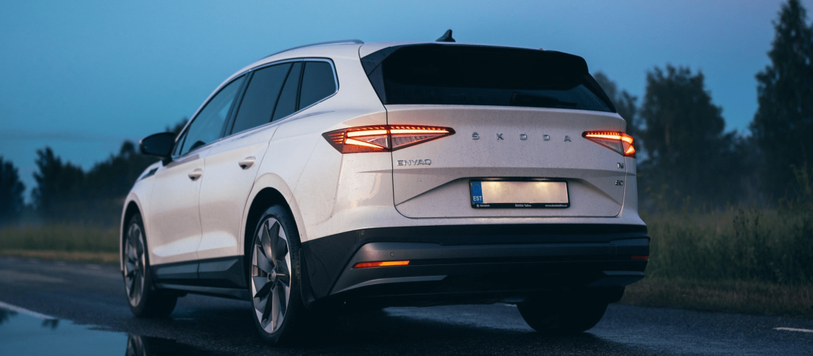 En Skoda Enyaq iV har typisk en registreringsafgift på mellem 0 kr. og 48.000 kr., hvis den importeres brugt i 2022.