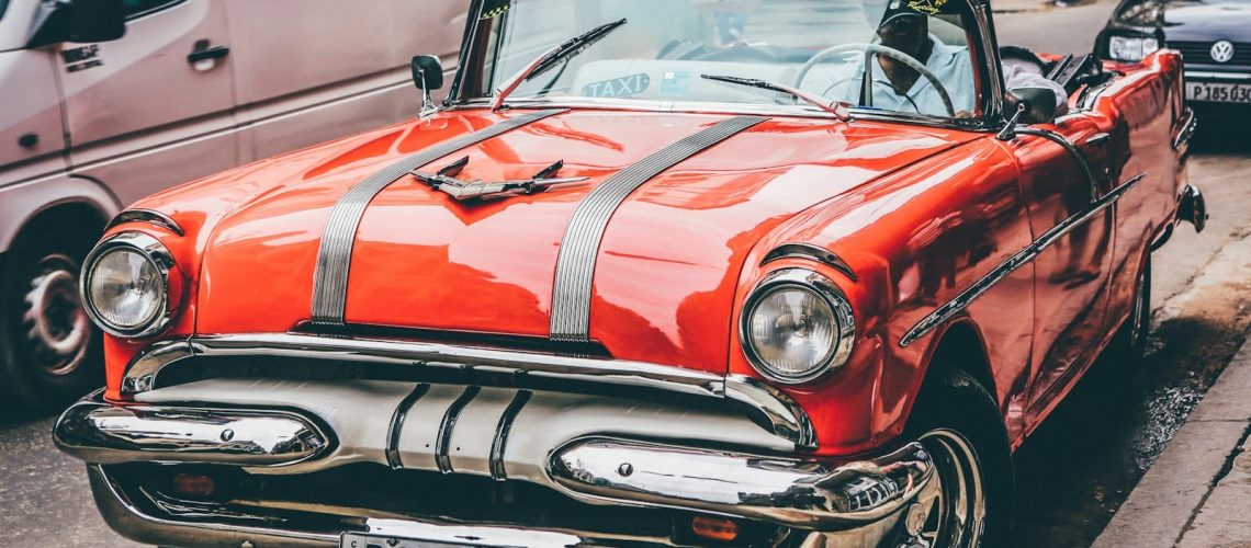 Klassisk veteranbil — orange cabriolet — beregning af registreringsafgift ved import af veterankøretøj til Danmark
